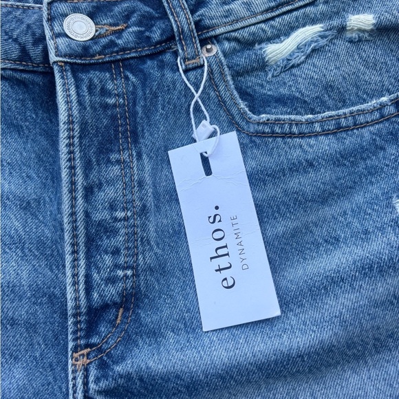 NWT Dynamite Renee Mid Thigh Jean Shorts Factory Distressing Size 26 Women’s - Picture 2 of 8